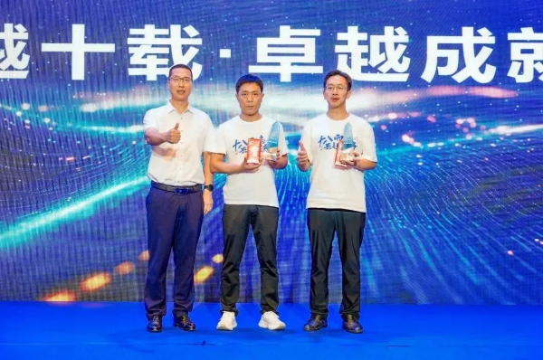 卓越成就.jpg 卓越成就.jpg